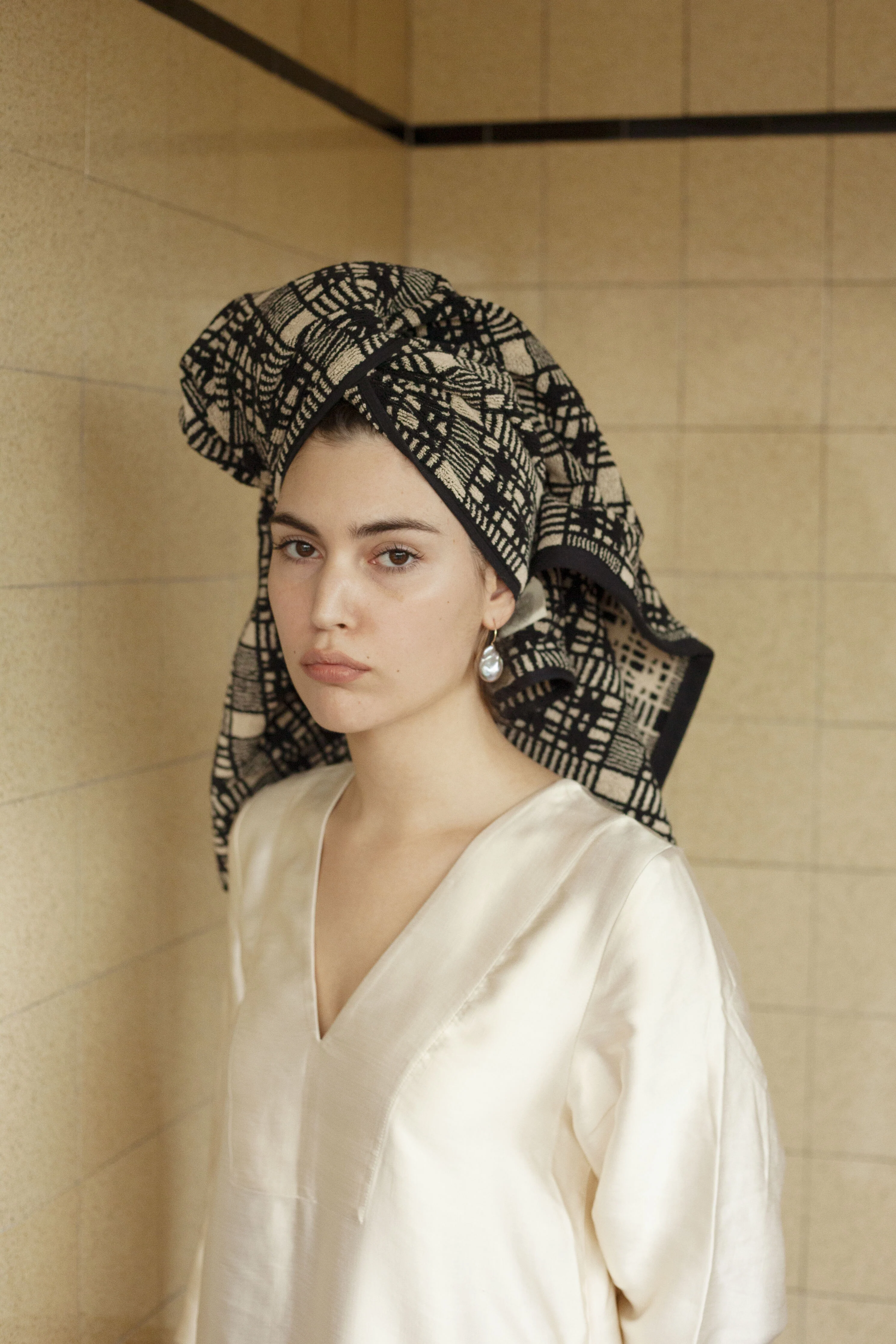 Alma Bath Towel - Image 5