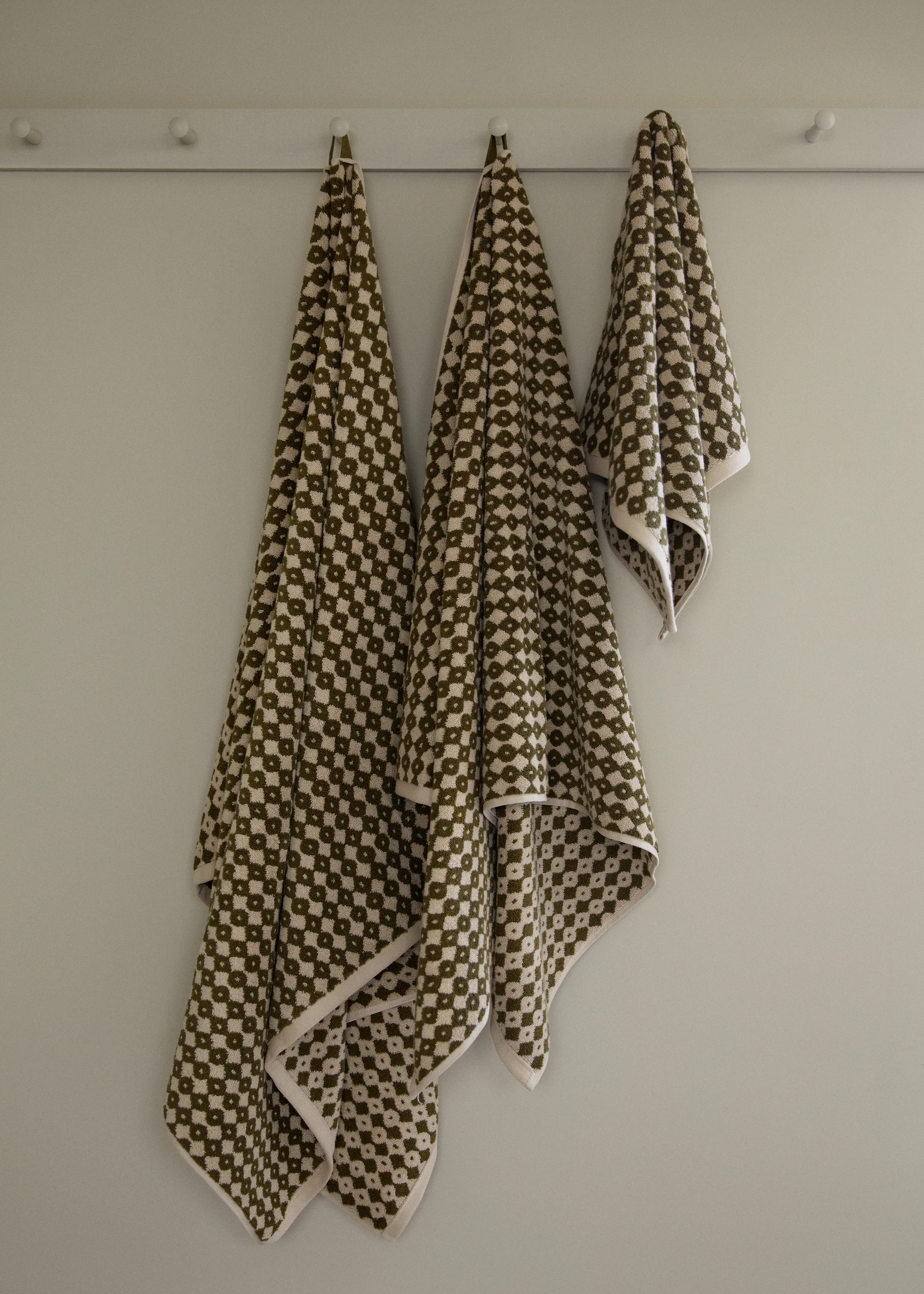 Hanna Hand Towel - Image 4
