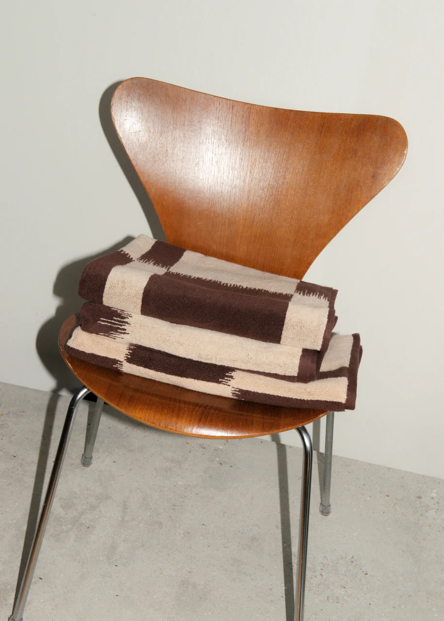 Karin Bath Towel - Image 4